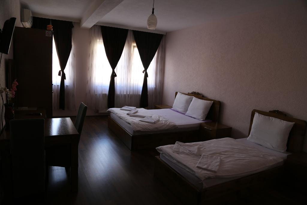 פריזרן Hotel Antika חדר תמונה