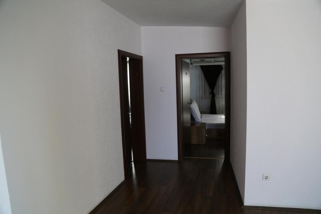 פריזרן Hotel Antika מראה חיצוני תמונה
